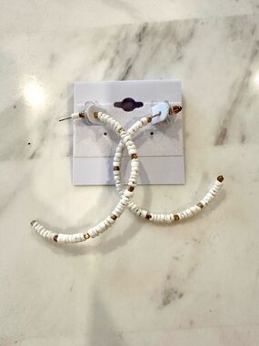 Makk Fashions Weekend Ready Shell Hoop Earrings NWT